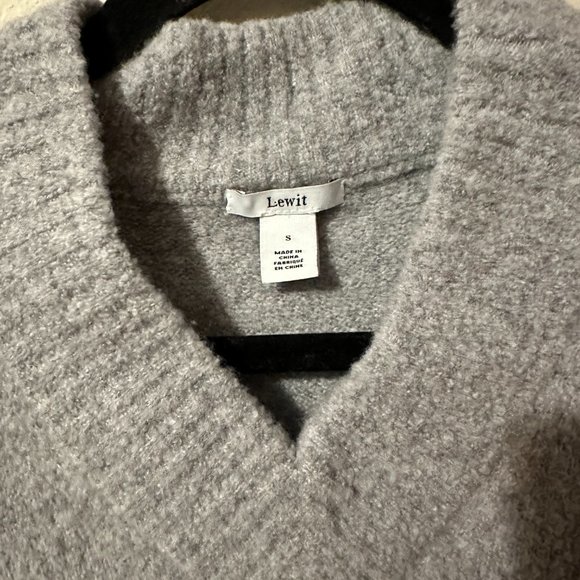 Lewit Grey vneck long sleeve Sweater top - Picture 2 of 3